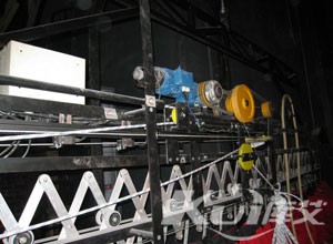 對(duì)開(kāi)、串疊幕機(jī)